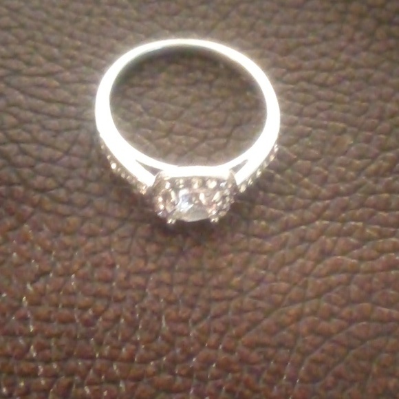 Luxury Crystal AAA Zircon Stone Ring - Size 8 - Picture 6 of 6